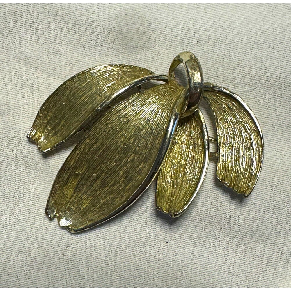 Vintage Tara Signed Silver Tone Leaf Spray Brooch Pin iStone Metal Grannycore